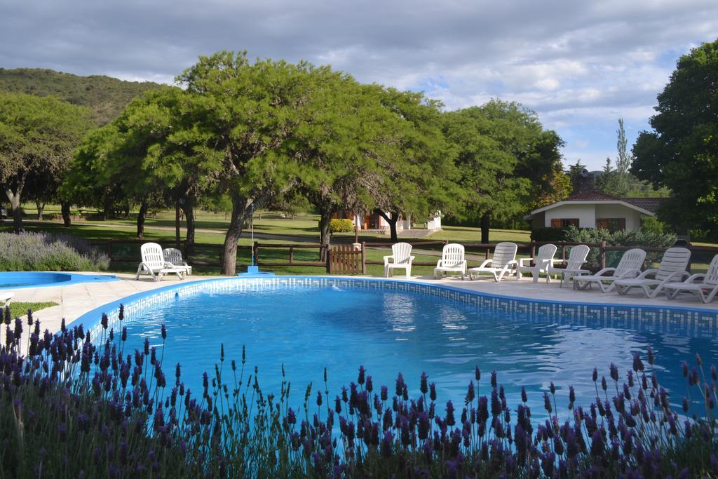 Cabanas Los Algarrobos Villa General Belgrano Exterior photo